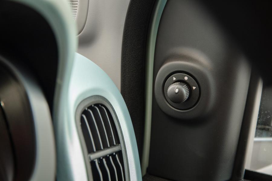 Детали интерьера Fiat Panda Hybrid Launch Edition (319) 2020 года  (UK) (фото 40 из 40)